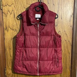 Old navy puffer vest. Wine color. Sz large.